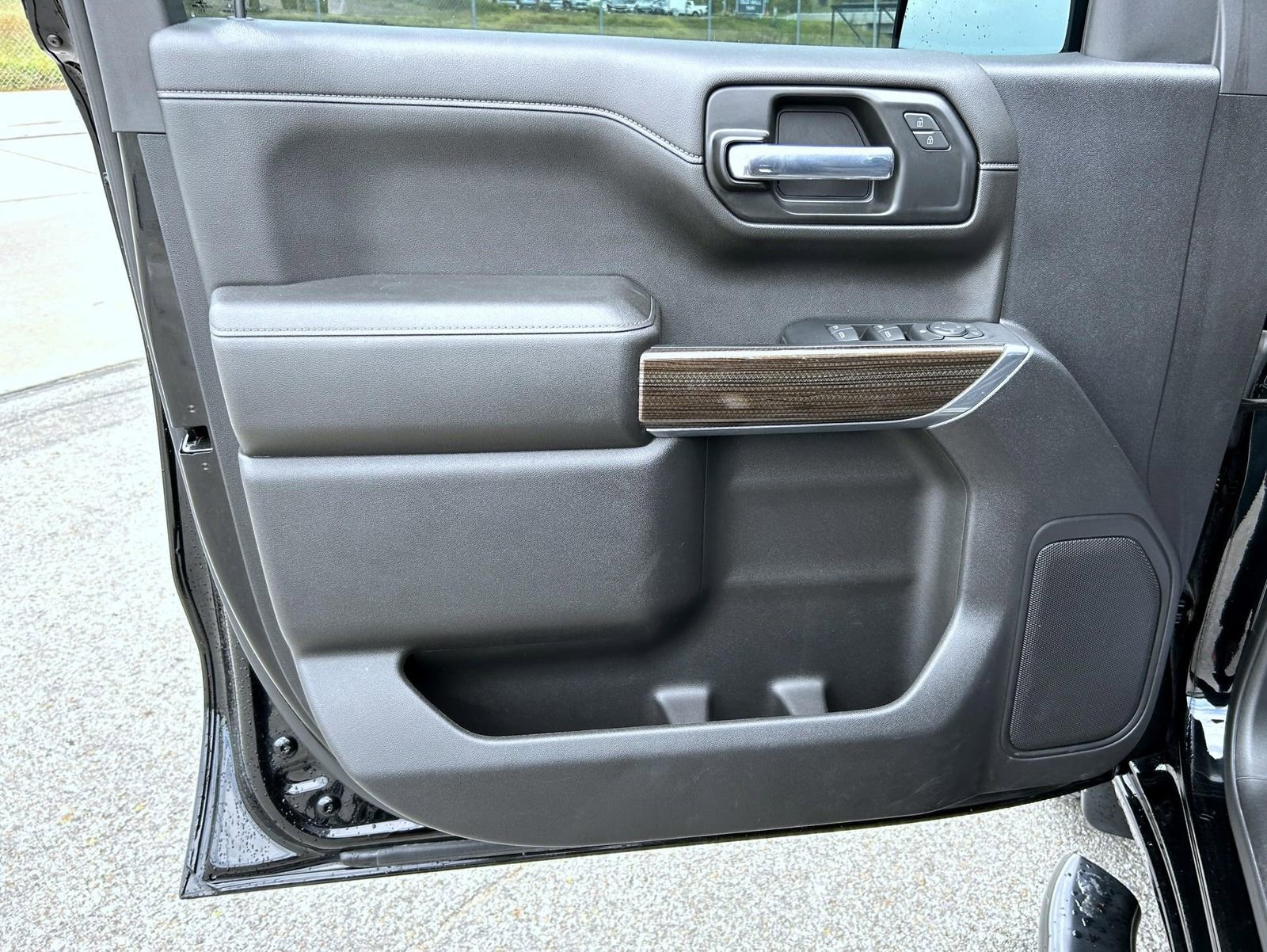 2022 Chevrolet Silverado 1500 RST photo 3