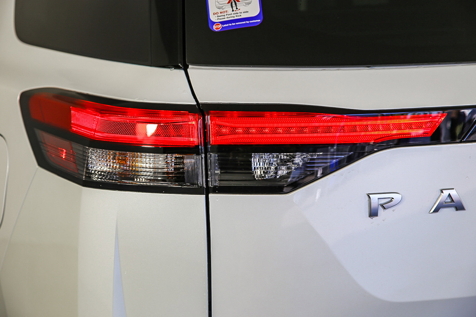 2025 Nissan Pathfinder Platinum photo 7