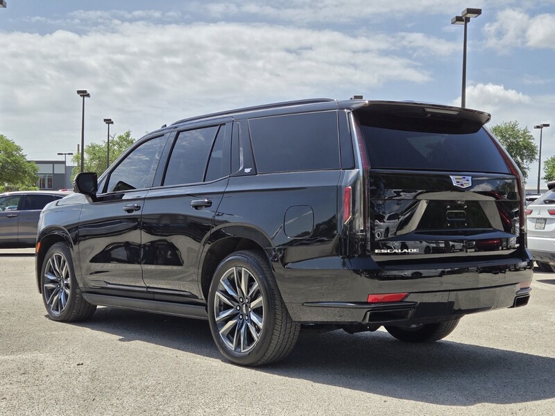 2023 Cadillac Escalade Sport photo 3