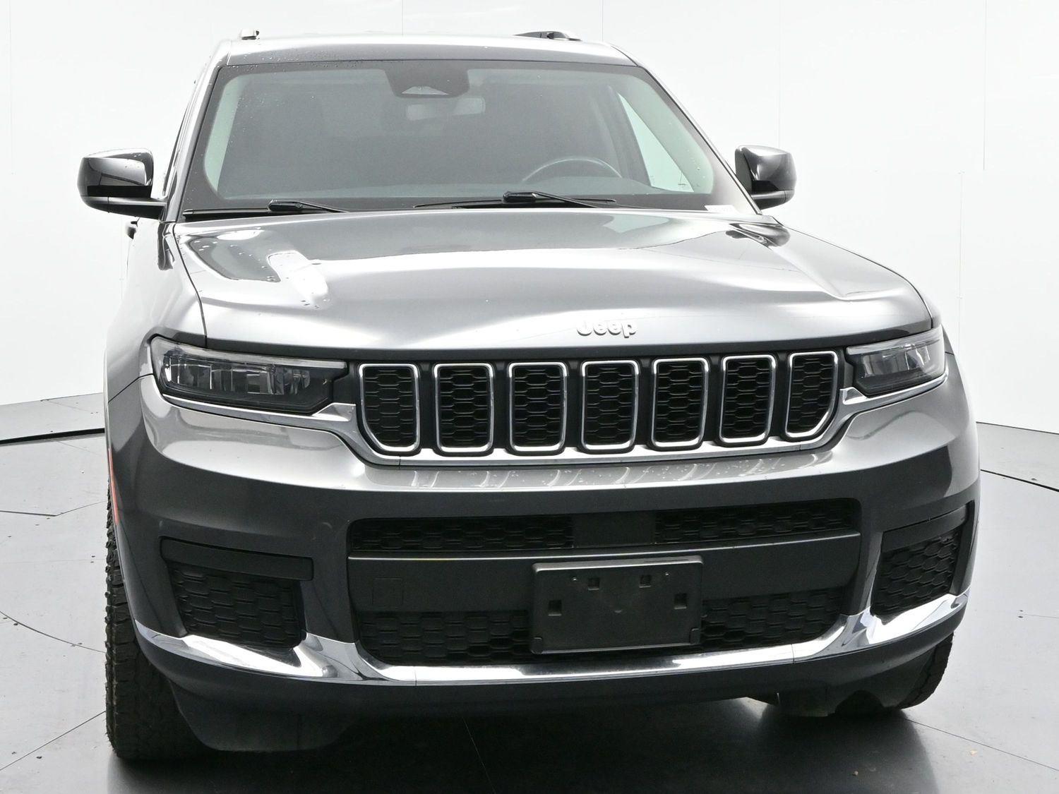 2021 Jeep Grand Cherokee Laredo photo 2