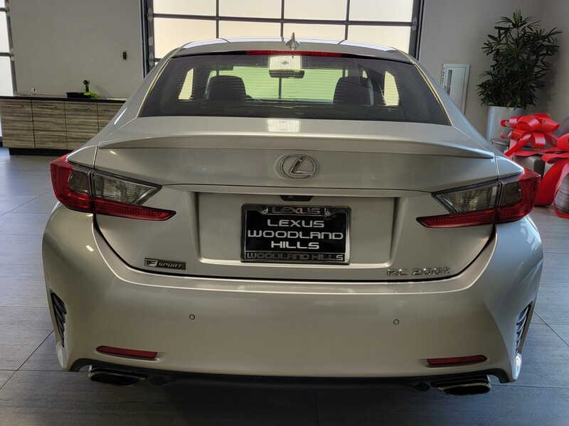 2016 Lexus RC 200t photo 4