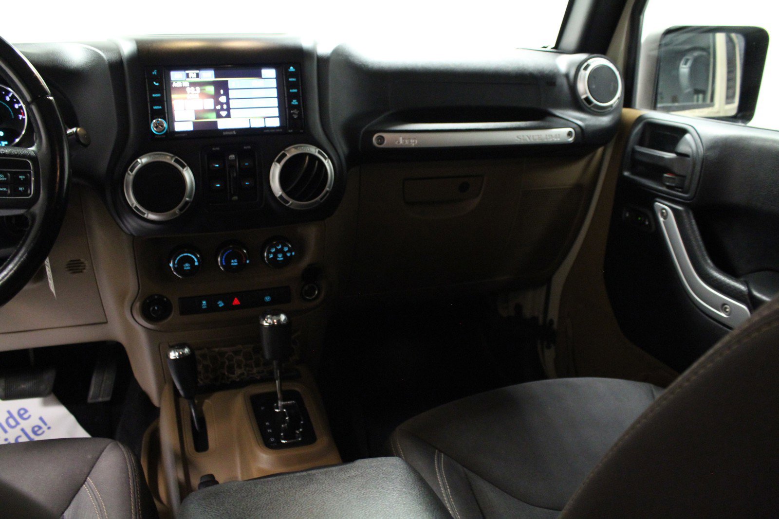 2016 Jeep Wrangler Unlimited Sahara photo 17