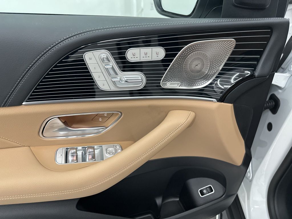 2026 Mercedes Benz GLS 580 4MATIC photo 10