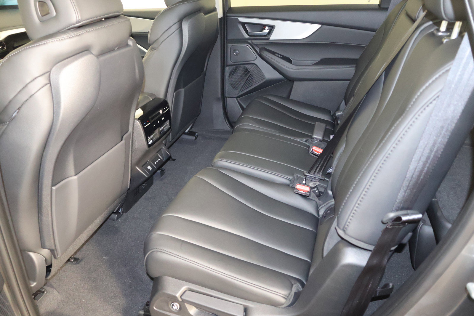 2025 Acura MDX Base photo 14