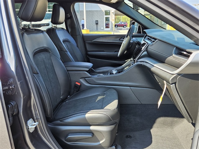 2025 Jeep Grand Cherokee Altitude X photo 19