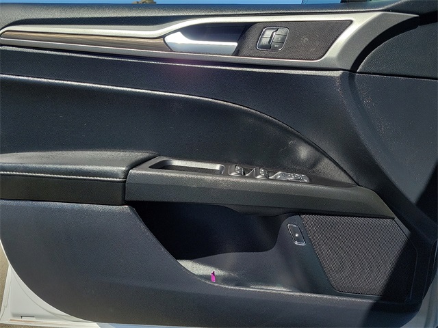 2020 Ford Fusion Hybrid SEL photo 16