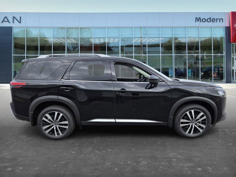 2025 Nissan Pathfinder Platinum photo 4