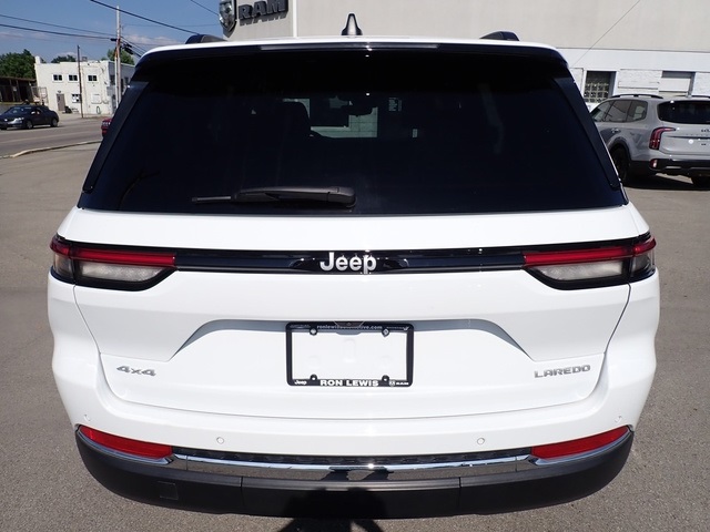 2024 Jeep Grand Cherokee Laredo photo 3