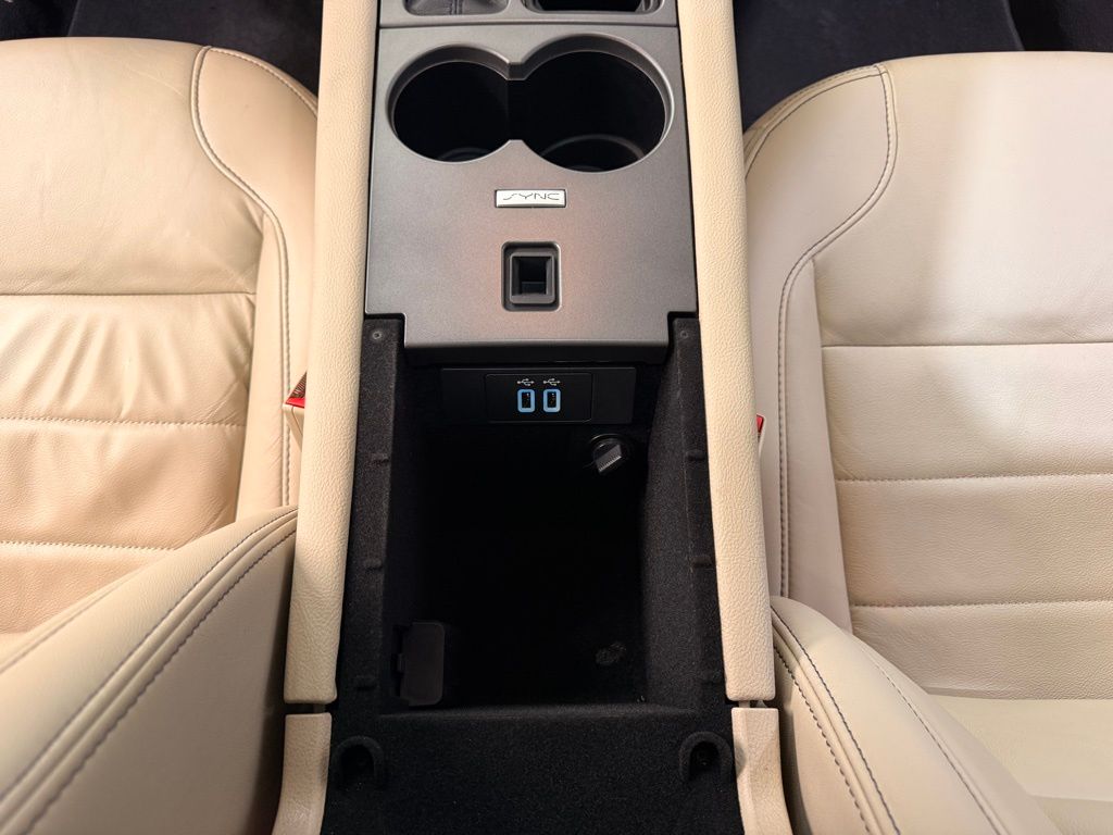 2019 Ford Taurus SEL photo 23