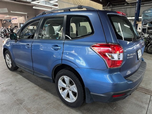 2015 Subaru Forester 2.5i photo 2