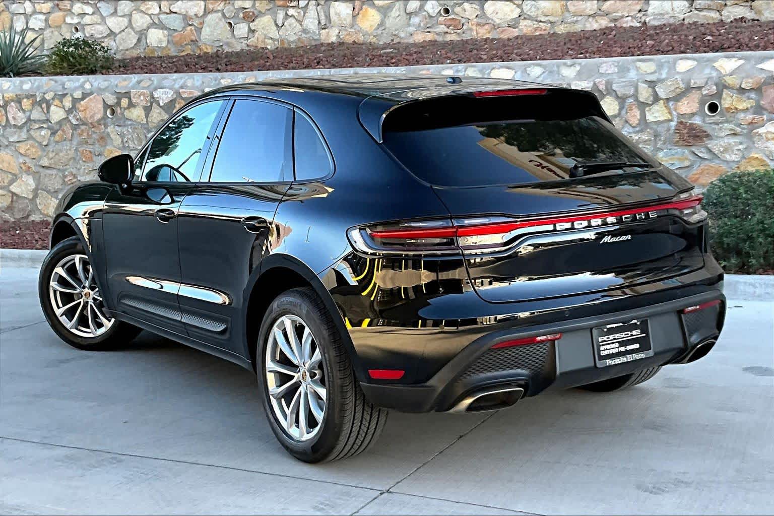 2023 Porsche Macan T photo 3