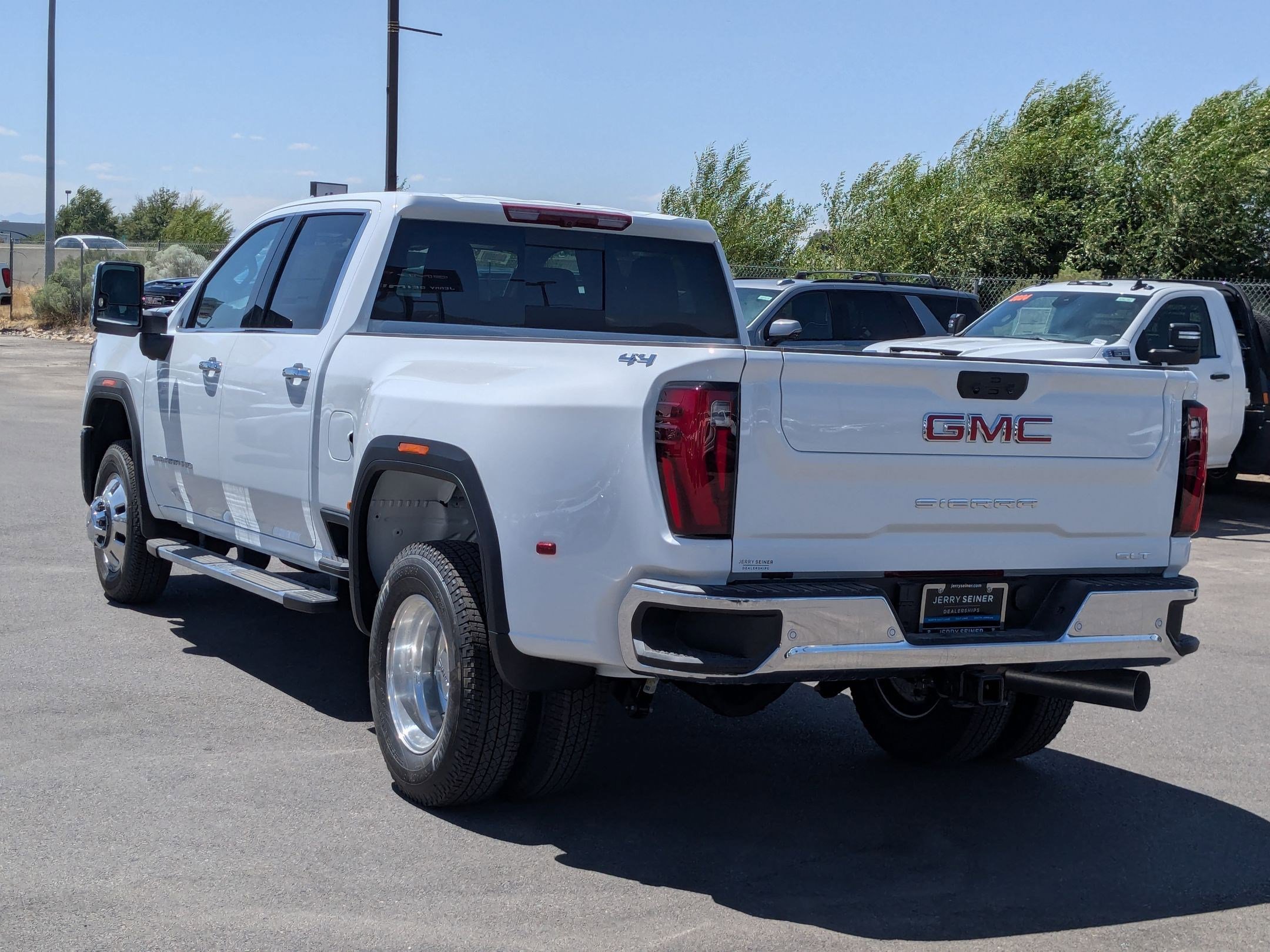 2025 Gmc Sierra 3500 HD SLT photo 3