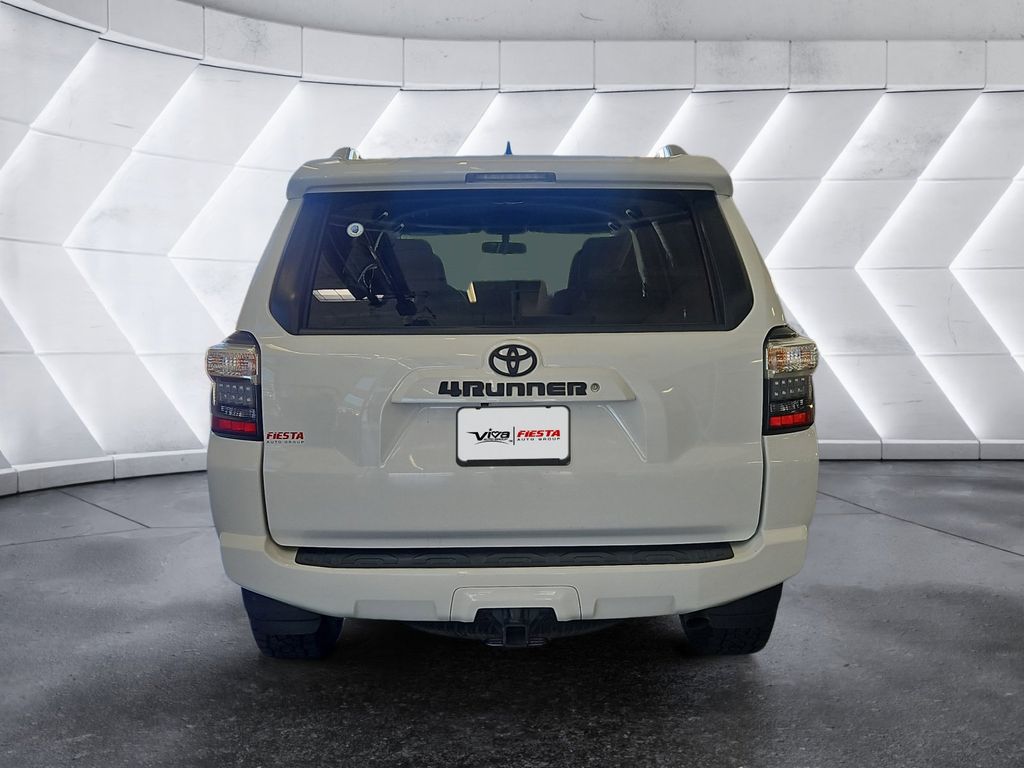 2018 Toyota 4Runner SR5 photo 3