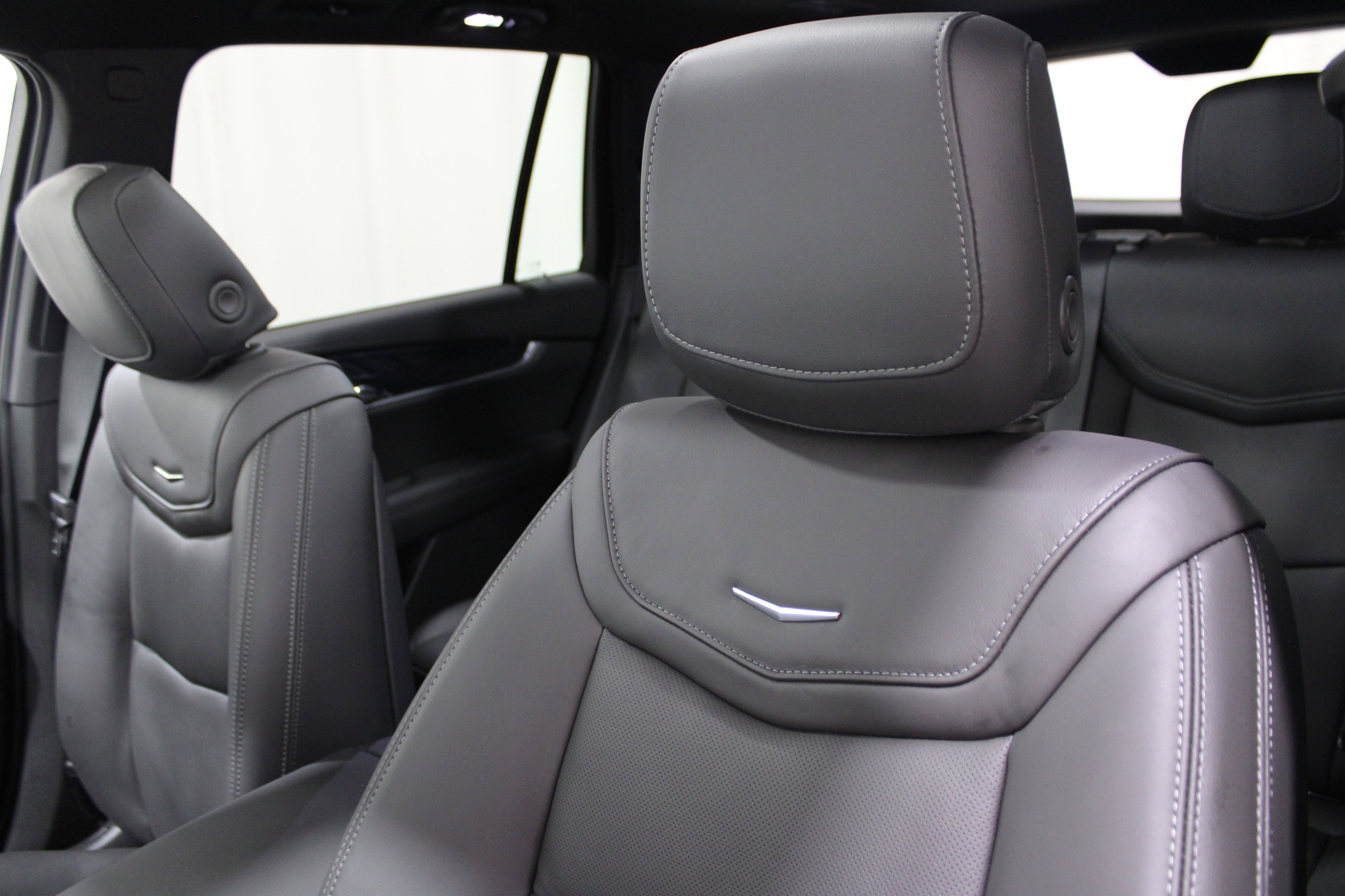 2025 Cadillac XT6 Premium Luxury photo 4