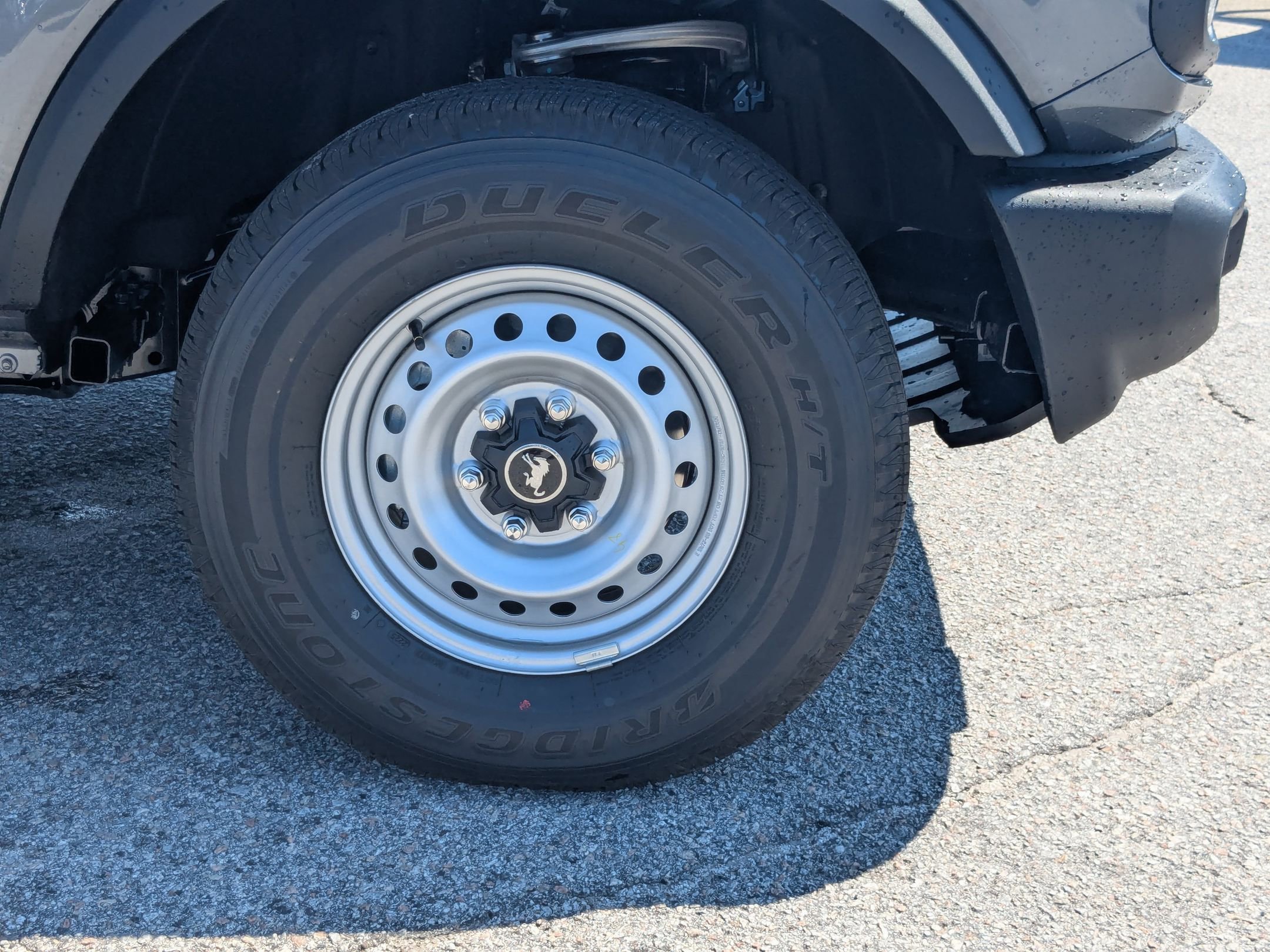 2025 Ford Bronco Base photo 8