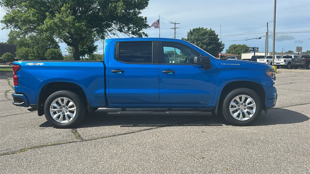 2024 Chevrolet Silverado 1500 Custom photo 2
