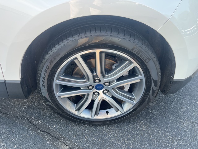 2022 Ford Edge Titanium photo 4