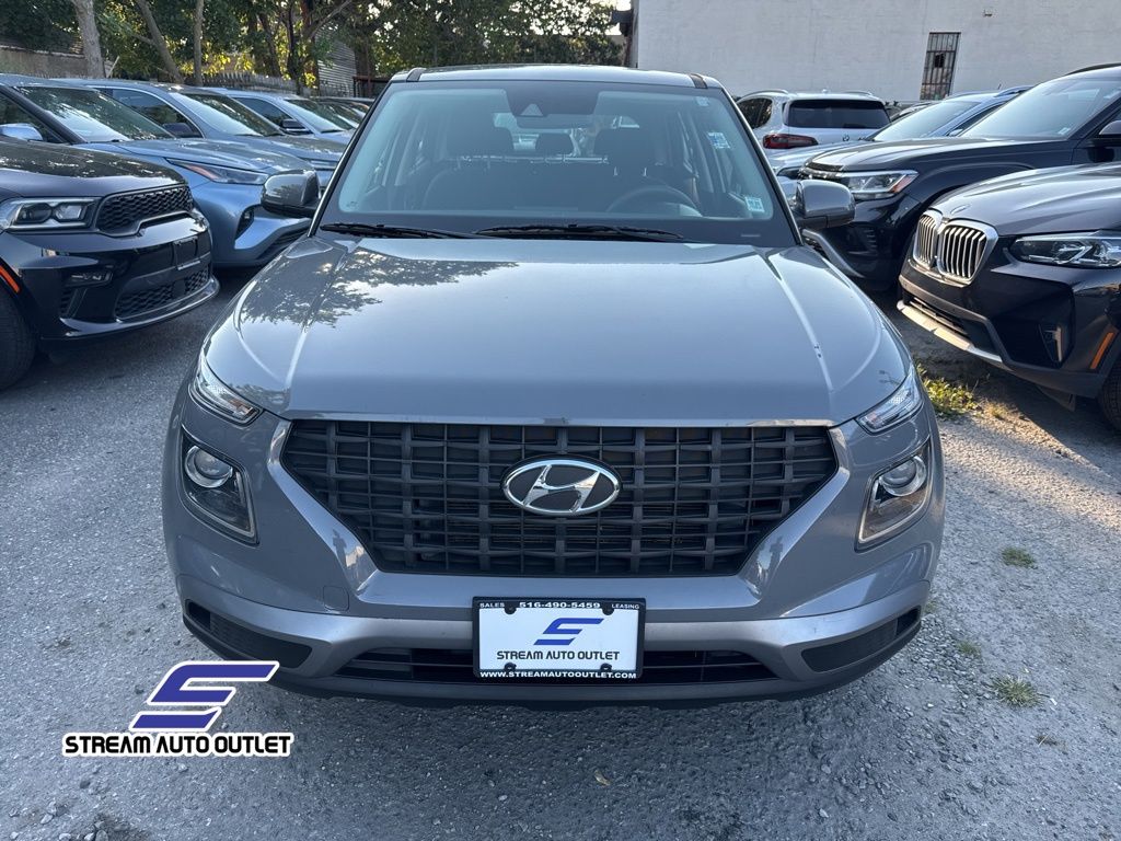 2022 Hyundai Venue SE photo 2