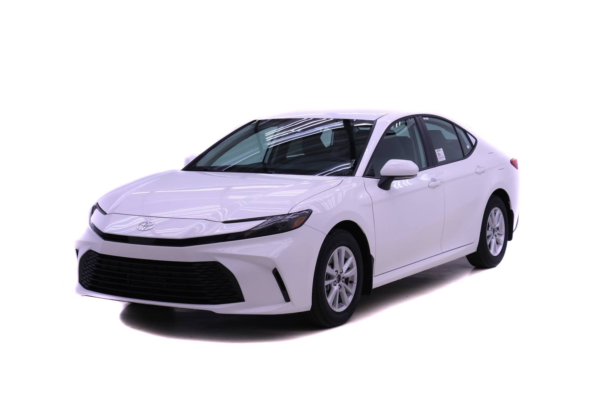 2026 Toyota Camry LE's photo