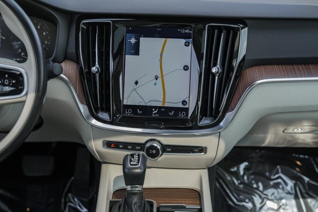 2021 Volvo S60 Momentum photo 21