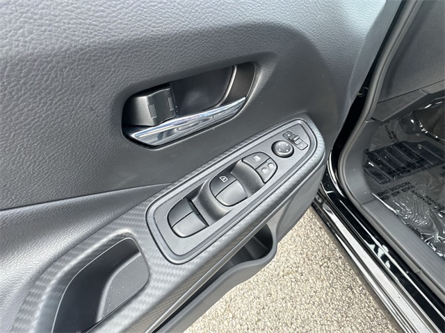 2025 Nissan Versa 1.6 SV photo 13