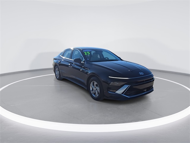 2025 Hyundai Sonata SE photo 2