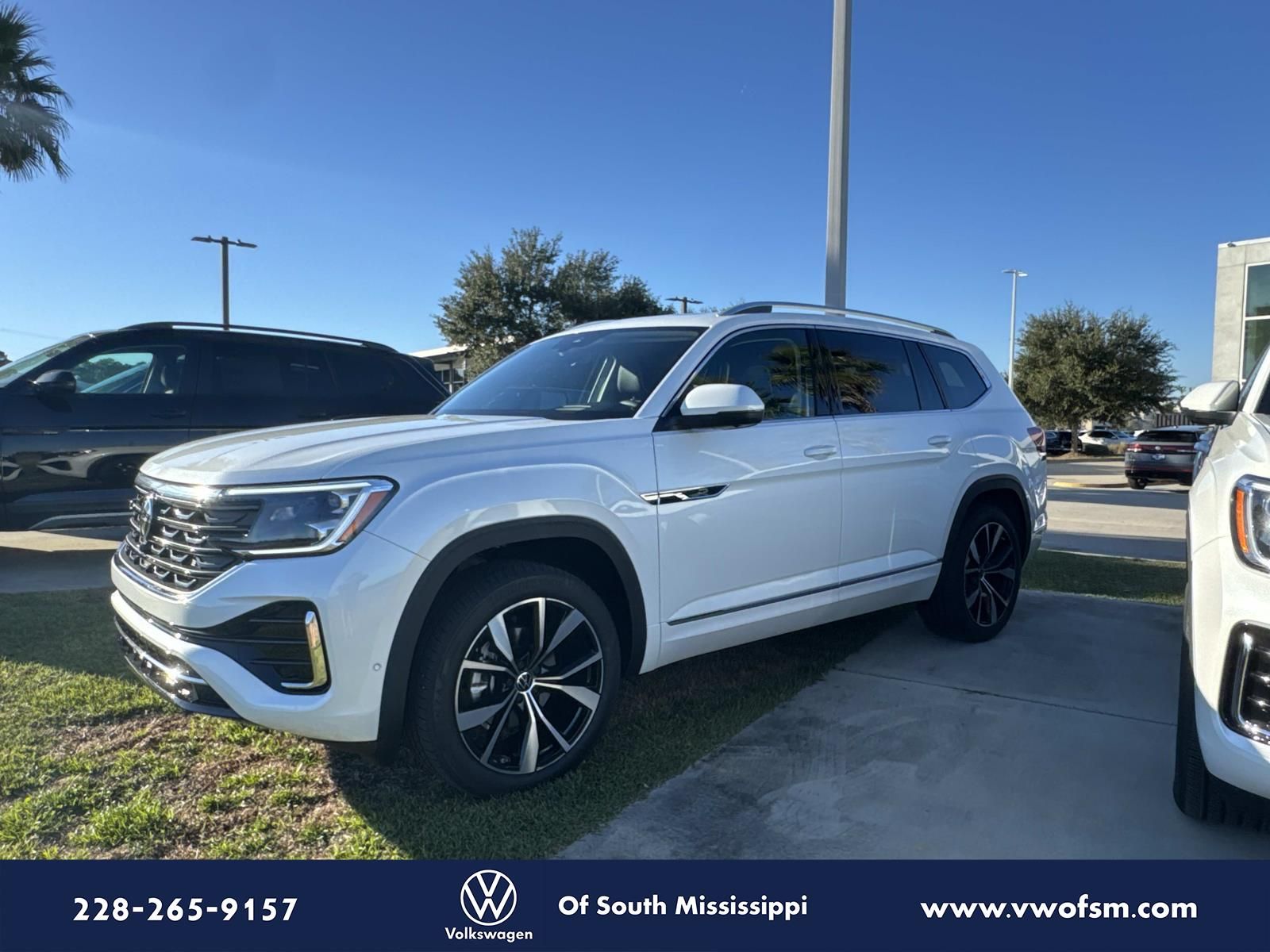 2026 Volkswagen Atlas SEL Premium R-Line's photo