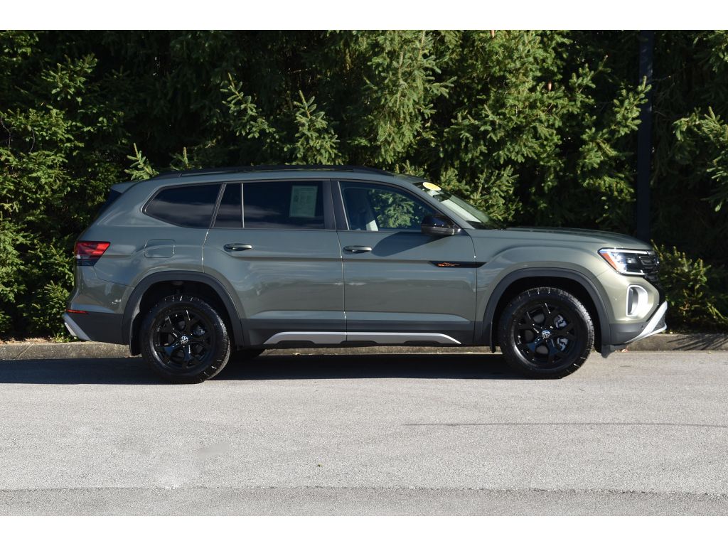 2024 Volkswagen Atlas Peak Edition SEL photo 3