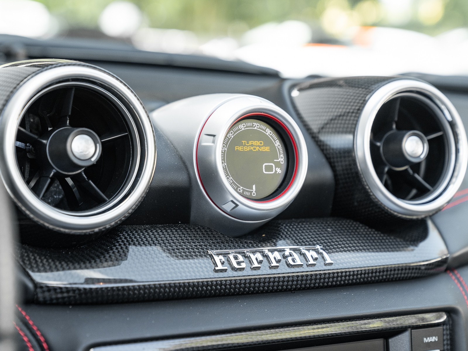 2015 Ferrari California T photo 27