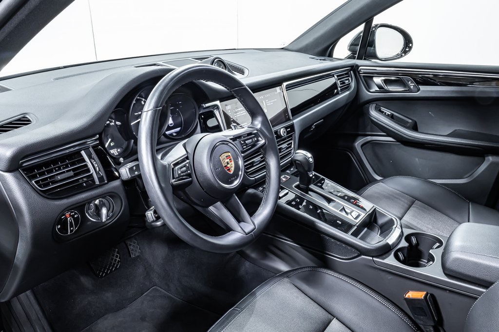 2025 Porsche Macan T photo 4