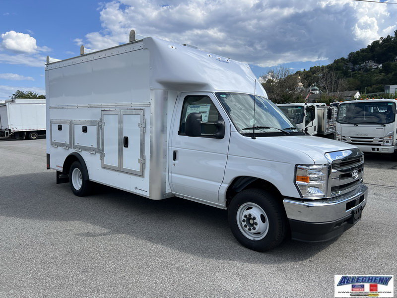 2026 Ford E-350 Base photo 4