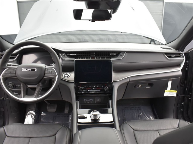 2025 Jeep Grand Cherokee Limited photo 8