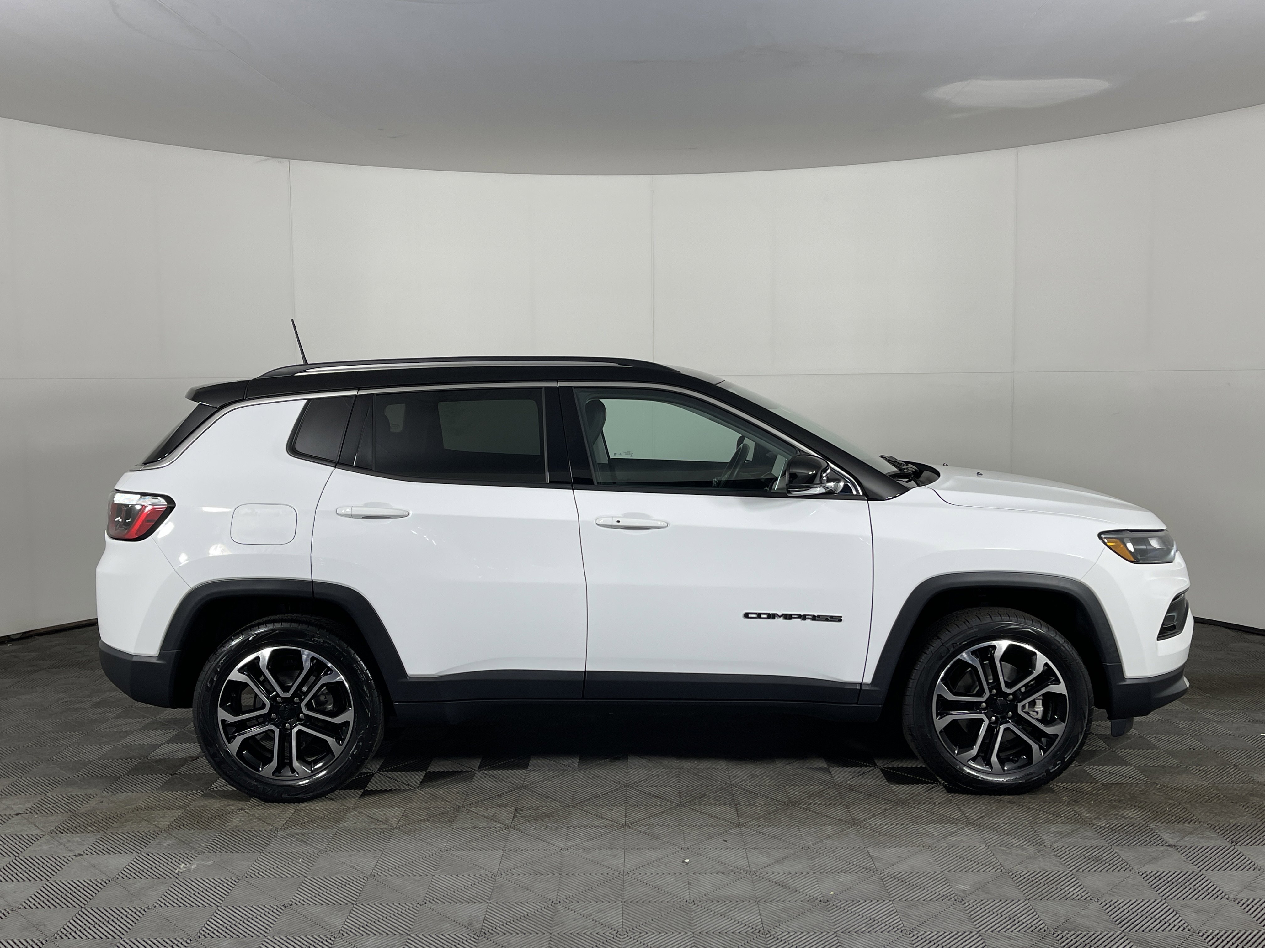 2022 Jeep Compass Limited photo 2