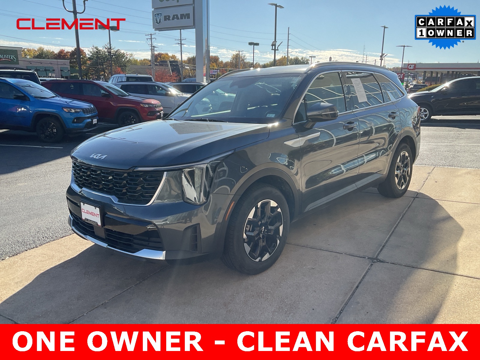 2024 Kia Sorento S's photo