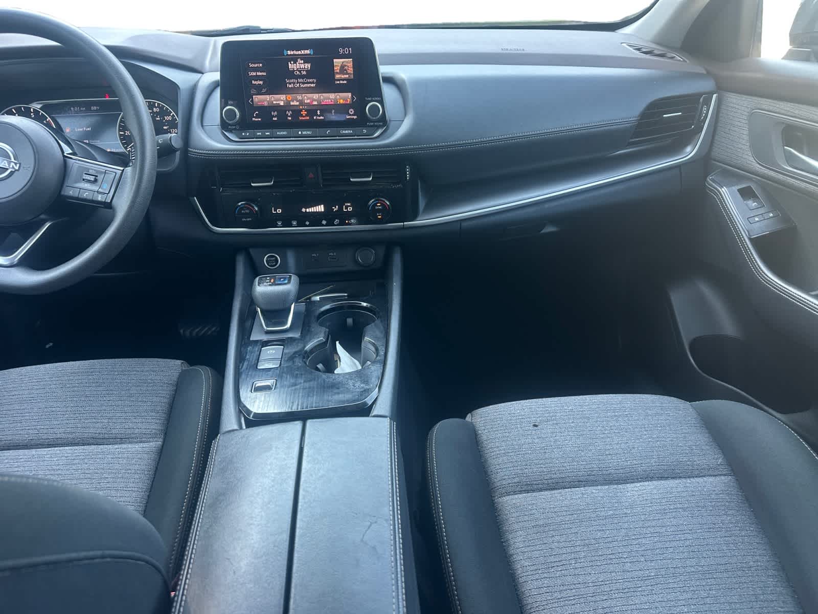 2022 Nissan Rogue SV photo 12