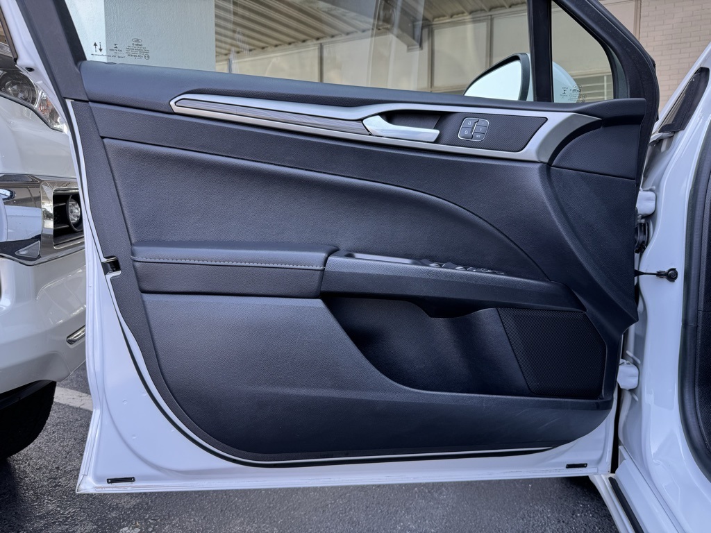 2020 Ford Fusion SEL photo 8