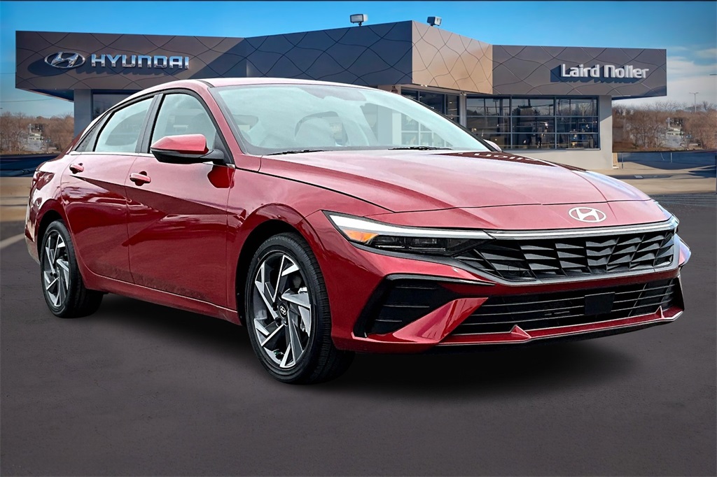 2025 Hyundai Elantra Limited photo 2