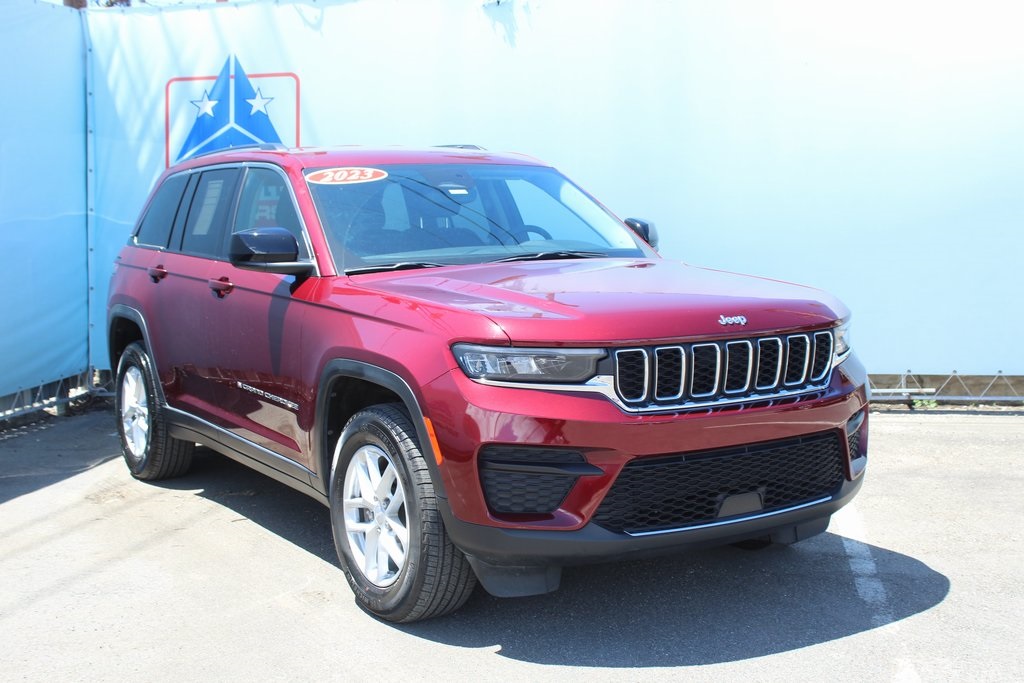 2023 Jeep Grand Cherokee Laredo photo 4