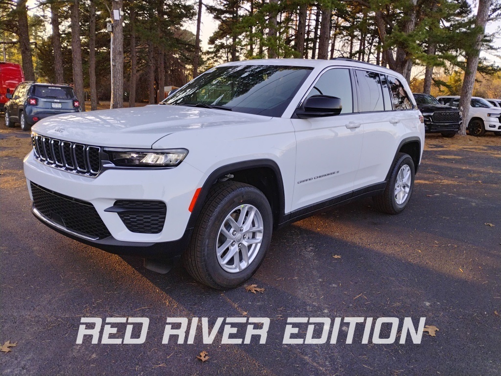 2025 Jeep Grand Cherokee Laredo's photo