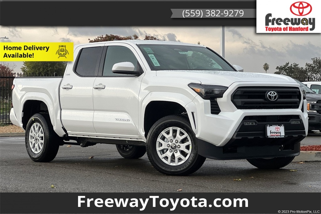 2025 Toyota Tacoma SR5's photo