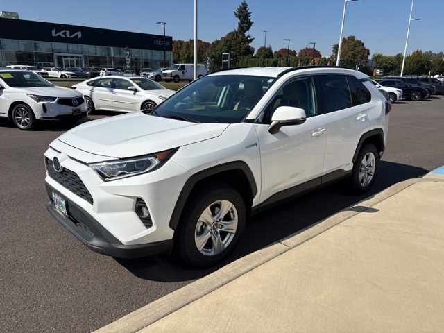 2020 Toyota RAV4 Hybrid XLE photo 2