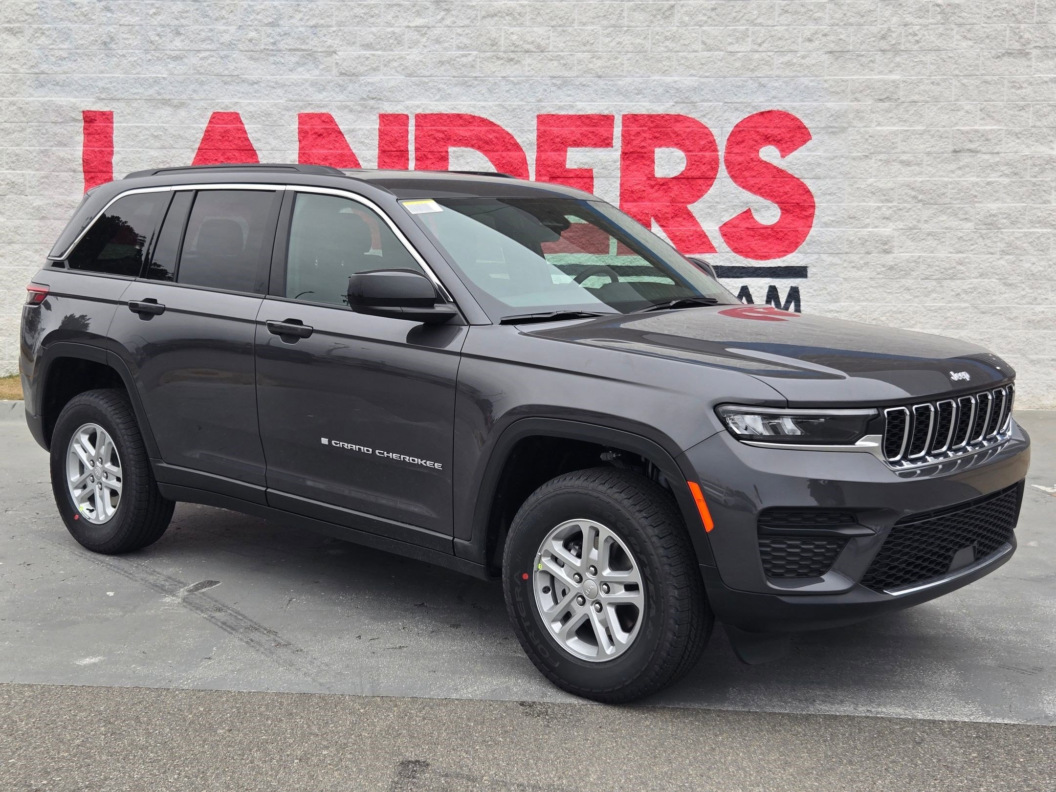 2025 Jeep Grand Cherokee Laredo's photo