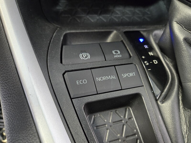 2023 Toyota RAV4 XLE photo 29