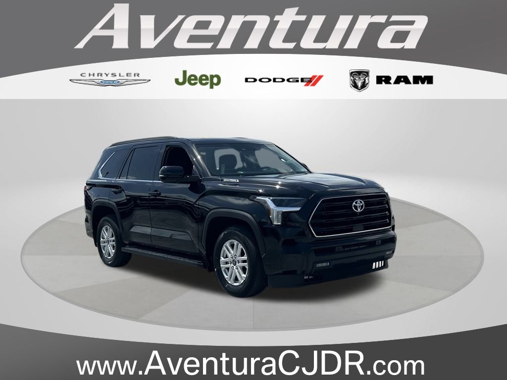 2023 Toyota Sequoia SR5's photo