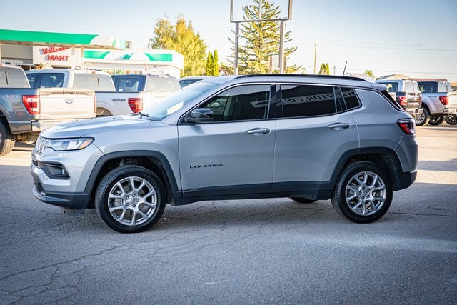 2022 Jeep Compass Latitude Lux photo 10