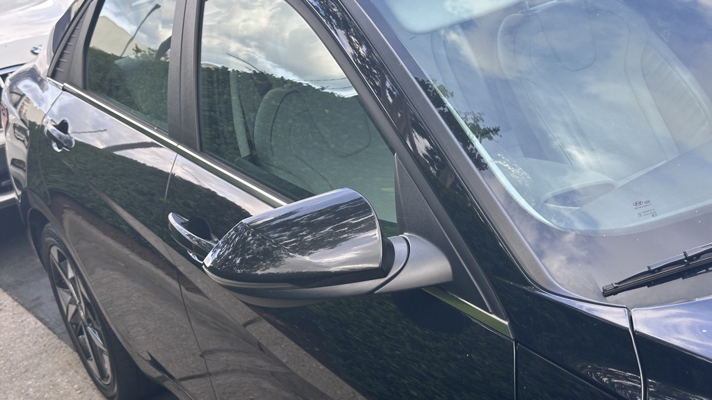 2021 Hyundai Elantra Limited photo 3