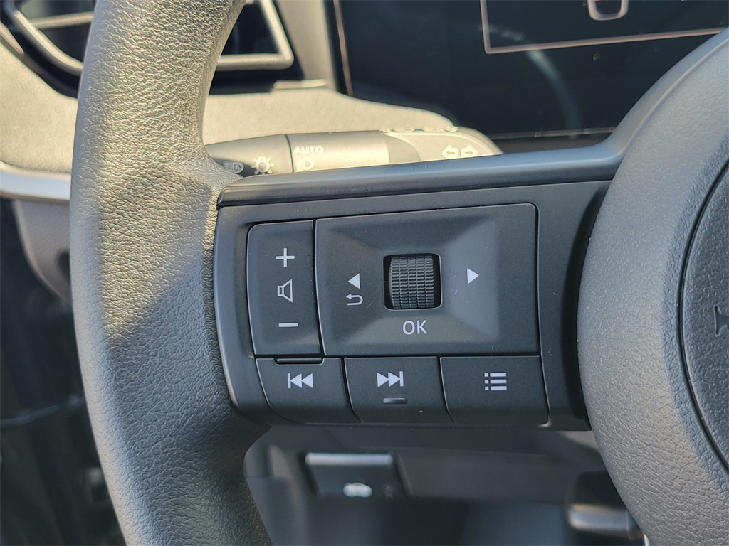 2025 Nissan Kicks SV photo 22