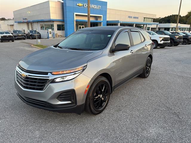 2023 Chevrolet Equinox LS photo 3