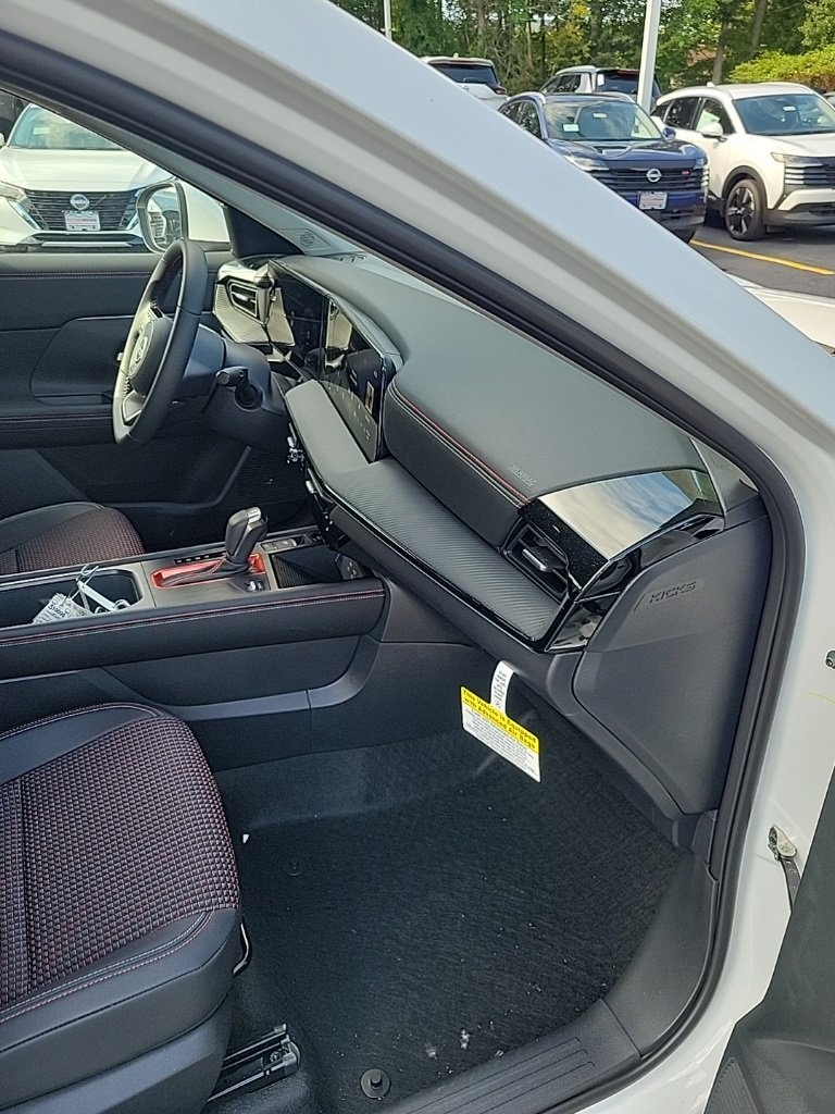 2026 Nissan Kicks SR photo 18