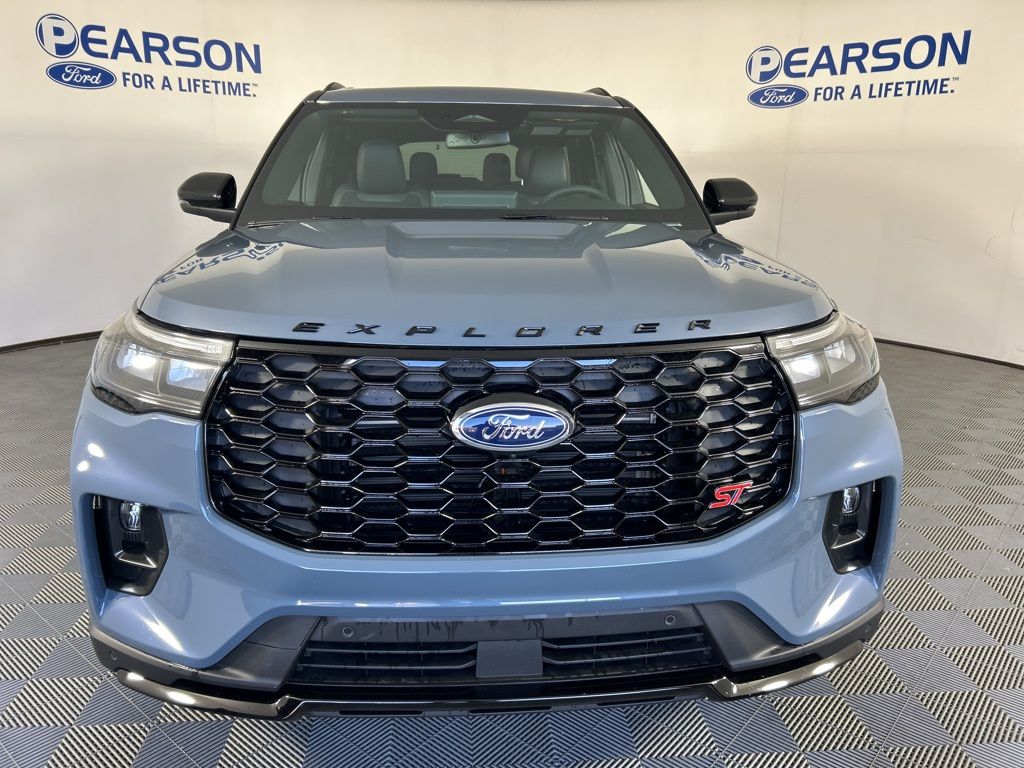 2025 Ford Explorer ST photo 2